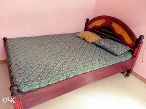(Very strong Wood cot. original cotton bed with pillows 6.5)