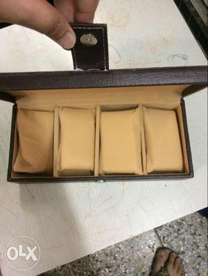 Watch box or accessories box
