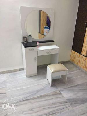 White Single Pedestal Desk With Mirror
