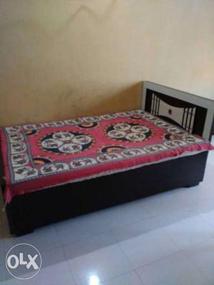 Wood box bed 6*4 with sponge sheet