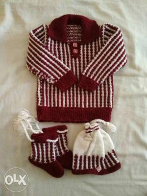100% woolen Hand knitted baby set.