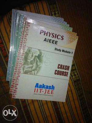 Aakash coaching crash course material on AIEEE - set of 8