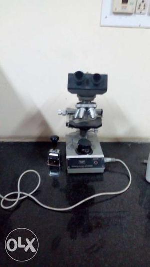 Binocular stereoscopic microscope