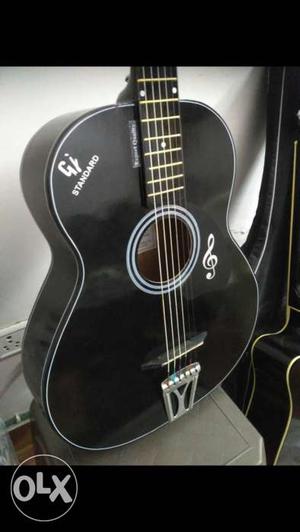 Black glossy guitar hollow glossy, this guitar is