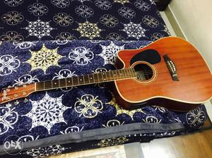 Electric customised tylor guittar unused. New guittar
