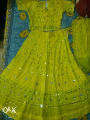 Ghagra choli for  yr girl. Only 1 time used