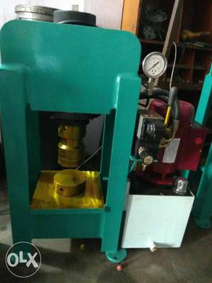 Hydraulic press of 30 tons,brand new unused,