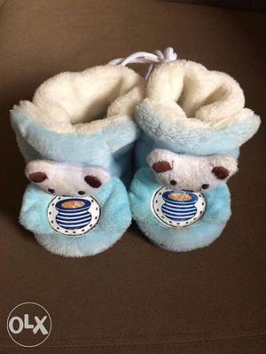 Toddler shoes in soft blue luxury for the first steps!! Keep