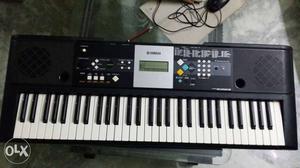 Yamaha,psr E 223, Like Brand New, With Charger, Selling