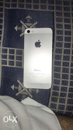 Apple iphone 5s 64 gb screen is little cracked
