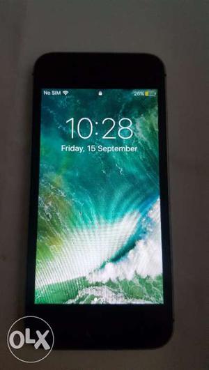 IPhone 5s space grey 16gb with data cable