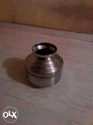 Stainless silver waterpot.Less used.Selling it