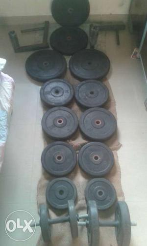 Black And Gray Metal Barbell Plates