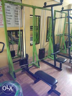 Black And Green lat +rowing/lat +chest press machine