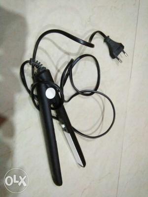 Black And White Corded Hair Flat Iron