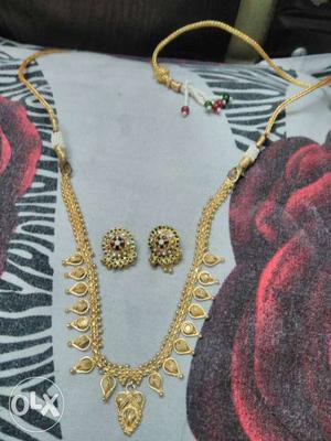 Gold-colored Necklace With Earrings Set