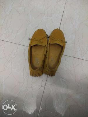 Mustard round toe casuals for women size 5 new