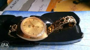 This is hmt old watch with gold case it is in
