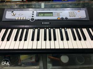 Yamaha keyboatd with adaptor and bag for only rs