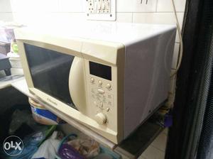 4 years old, 17 litres, microwave in working
