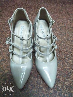 Beige-and-white Leather Pointed Heeled Shoes