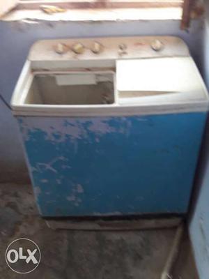 Blue And White Twin-tub Washing Machine