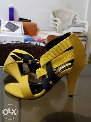 Brand new orignal Mochi pair size (36) high heel