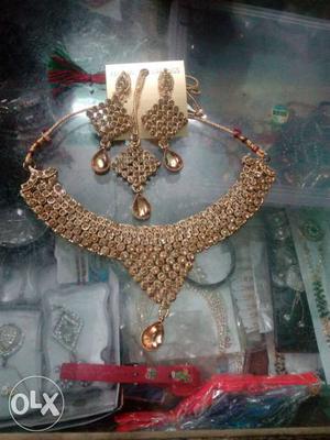 Gold Collar Necklace With Drop Earrings
