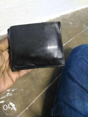Hi guys I'll selling new 100% leather purse..