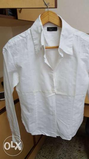 Medium size Van Heusen formal shirt for women