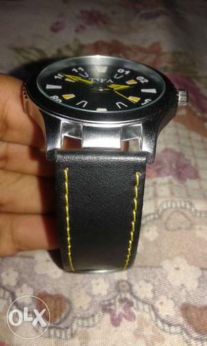 New branded watch no any scretch on the product