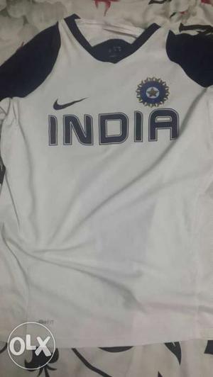 Orignal nike cricket jersey out for sale. large