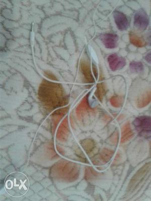 White Corded Samsung Earbuds