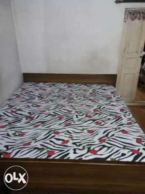 6ft/7ft Bad with mattress withought box Ply with