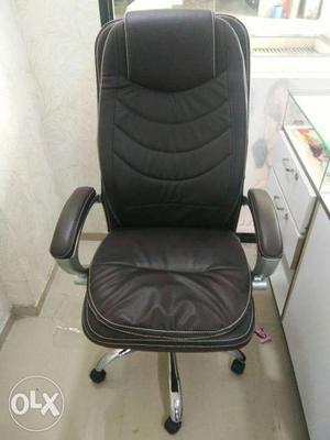 Brand new office chair only 1.5 months used