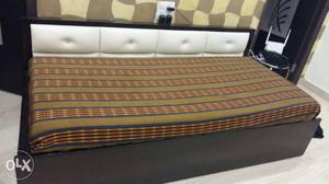 Brown And White Tufted Day Bed With Multicolored Mattress