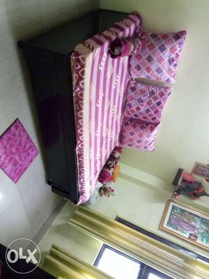 Dewaan withbox 4x6 feet custom made,with mattress,10 month