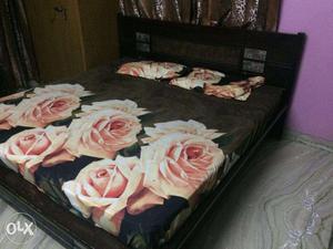 Double Bed in Gud Condition (Without mattress)