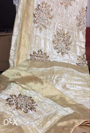 Double bedsheet silk velvet creme nd golden 4 covers