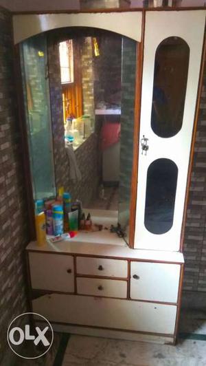Dresing table in good condition