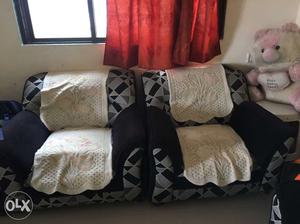 Singal seater sofa 2 pices  each sell urgent