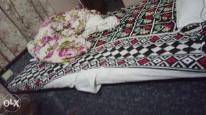 Single bed 6/4 box bed with matress