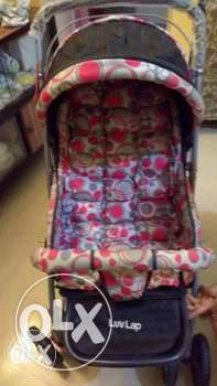 Spacious folding baby parambulator suitable for upto 2