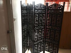 Wood carved screen V good condition and v