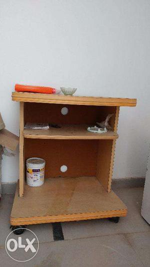 Wooden table for sale Rs 800