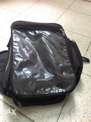 Cramster tank bag with rain cover