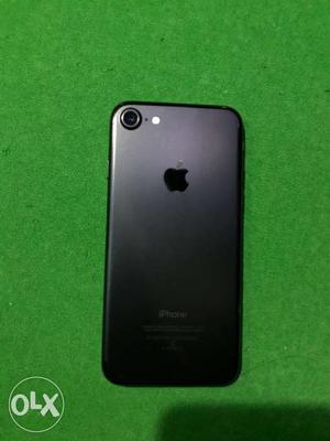 I phone 7 32 gb jet black 8 month old with all