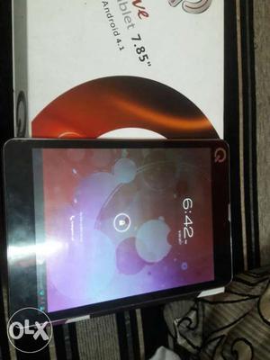 It's a very good condition tablet we have 2 sim