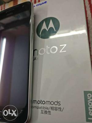 Light used moto z play available with full kit box fresh