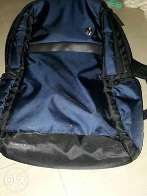 Used only 1month laptop bag,looking new